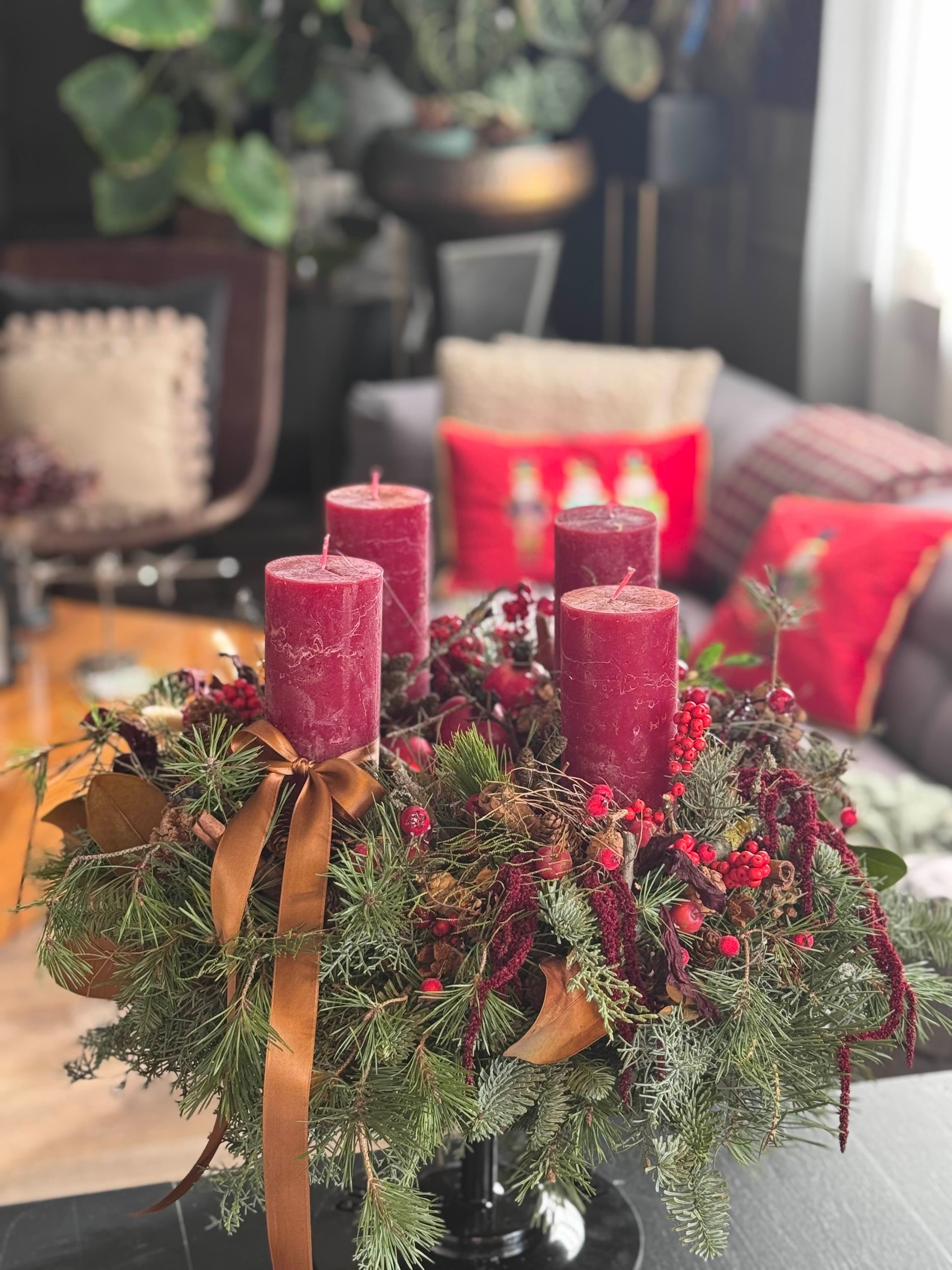 Adventi koszorú bordó  gyertyával