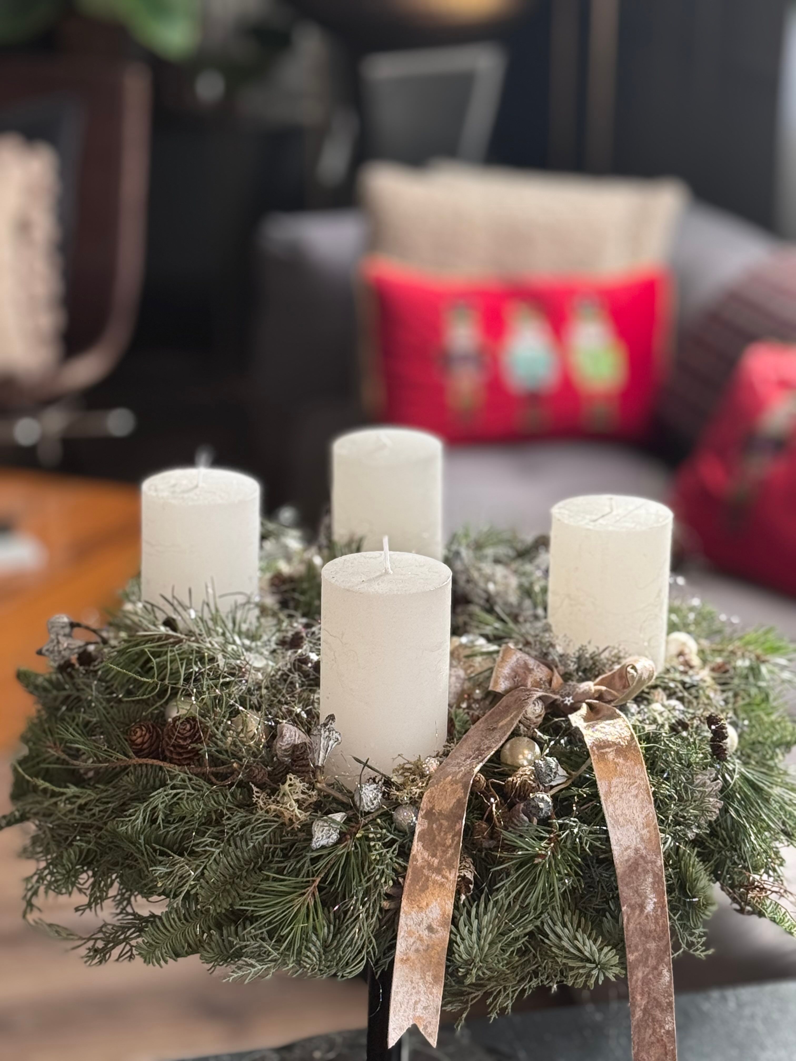 Adventi koszorú  fehér  gyertyával