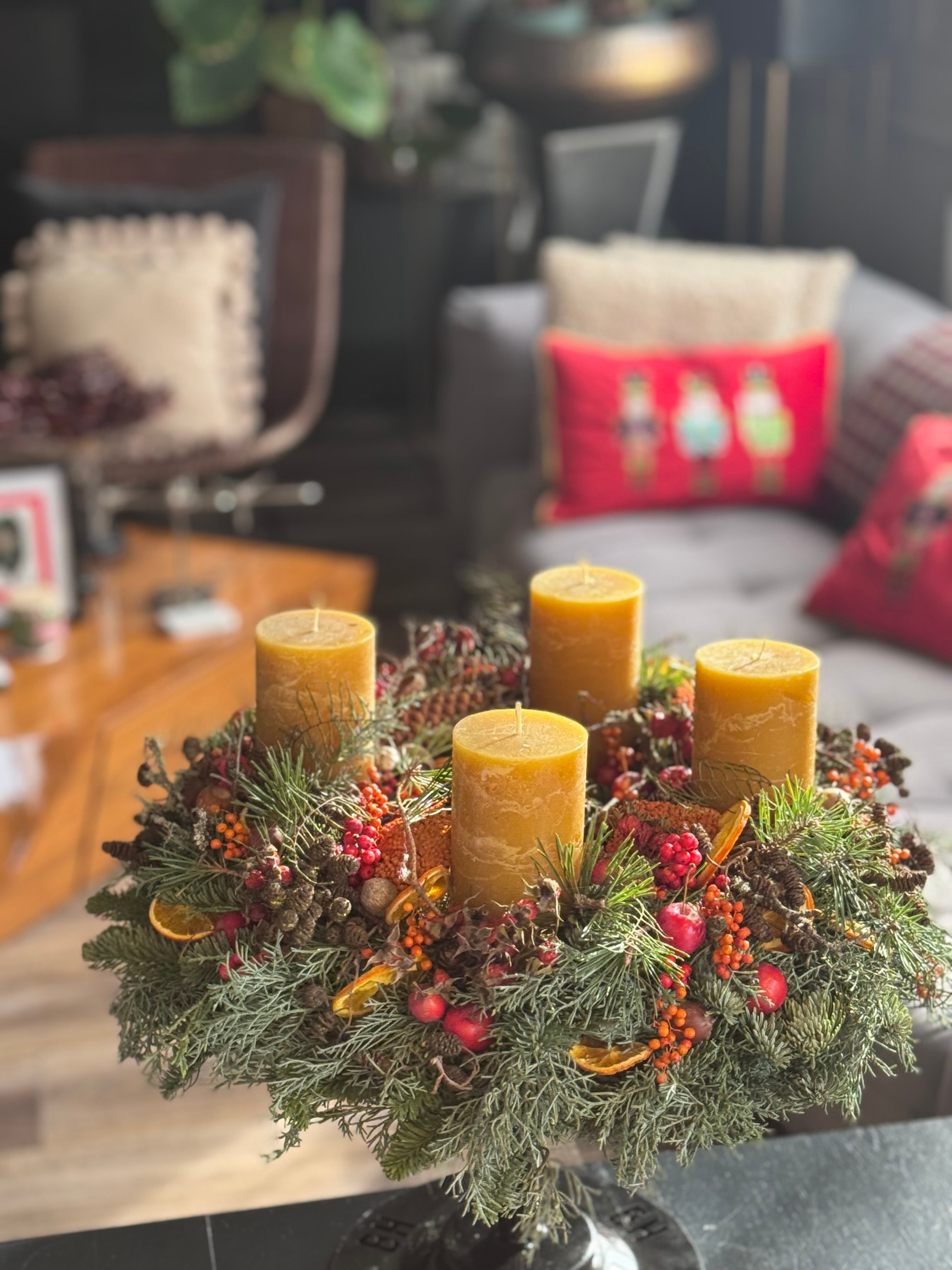 Adventi koszorú  méz színű  gyertyával