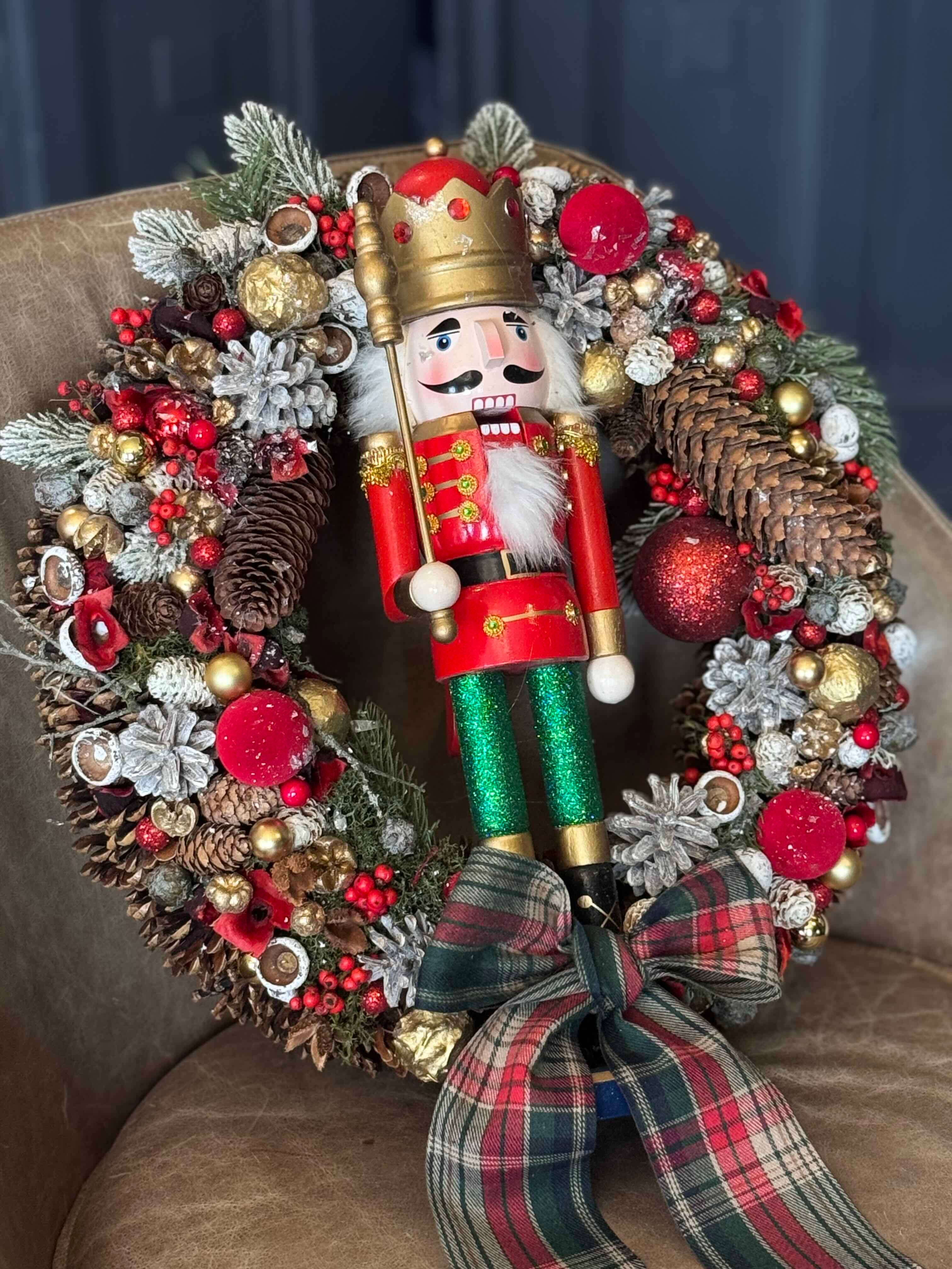 Kopogtató diótörő figurával