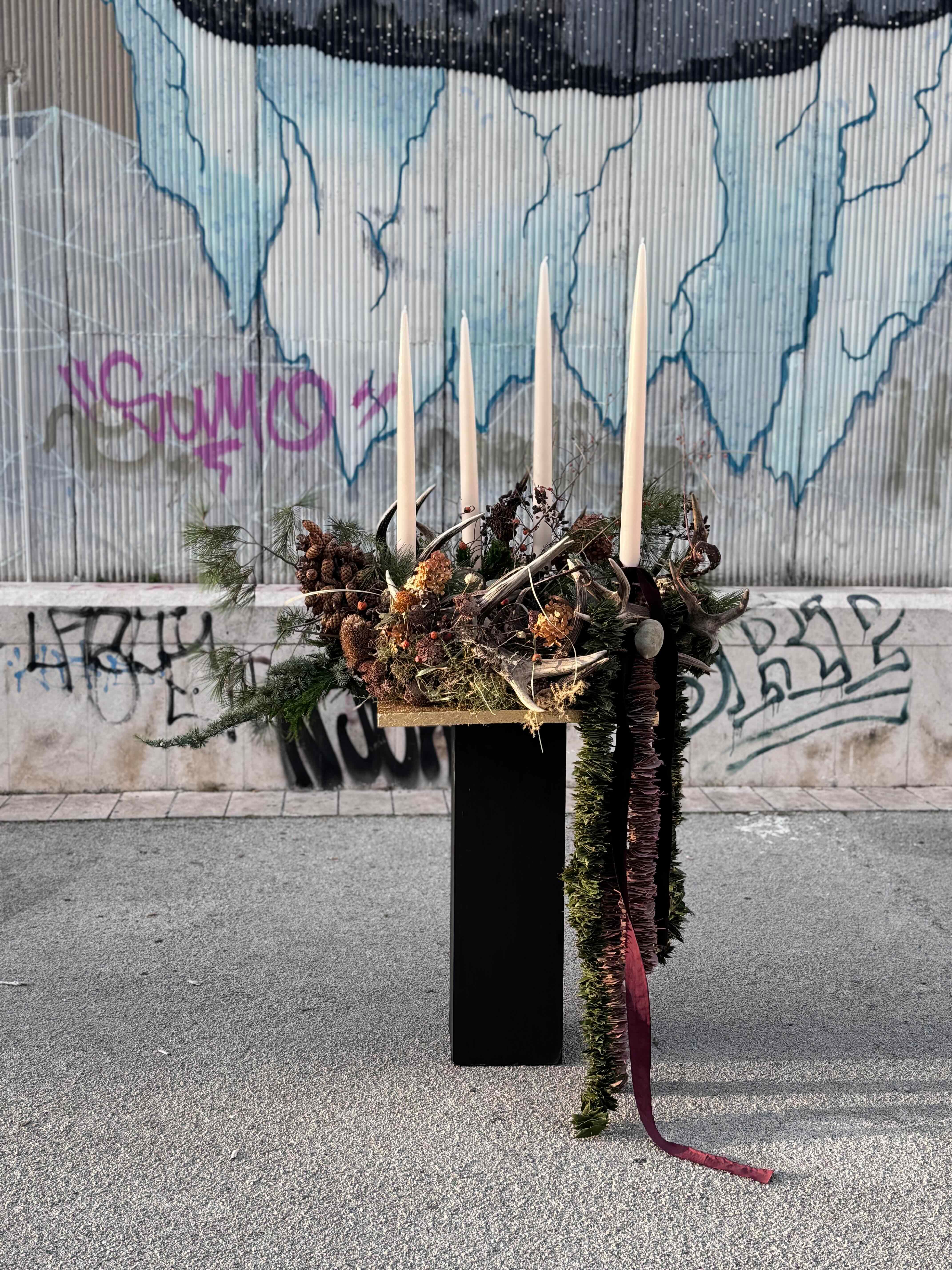 Natúr, szarvasagancsos adventi koszorú – rusztikus, erdei különlegesség